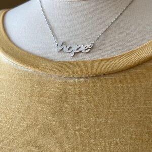𝅺NWT Hope Script Necklace